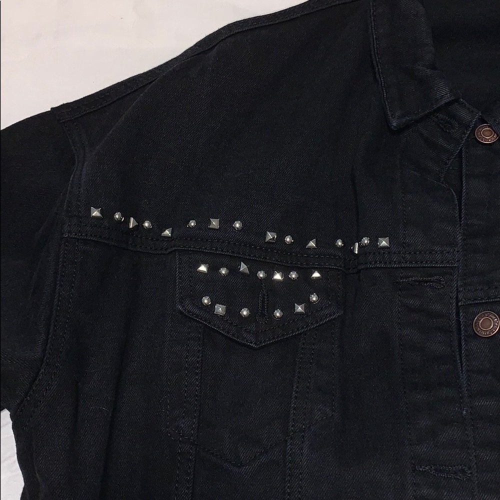 Black women’s denim jean jacket